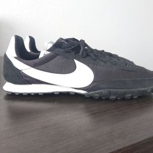 Nike Waffle Racer Black White Sz 11.5